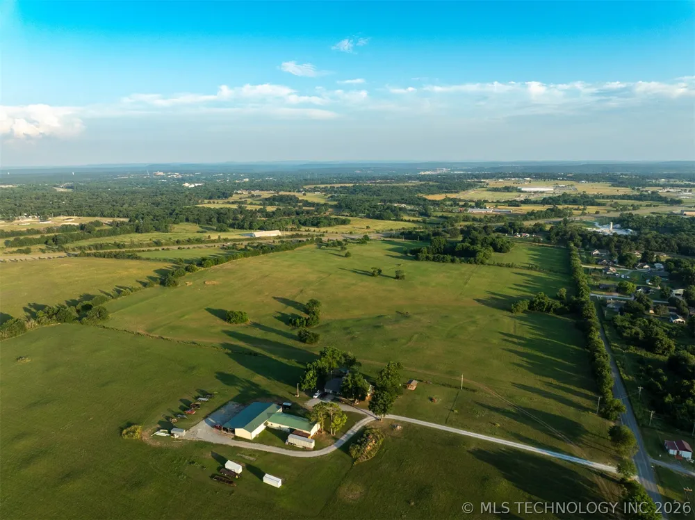 17022 W Grandview Road Tahlequah, OK 74464