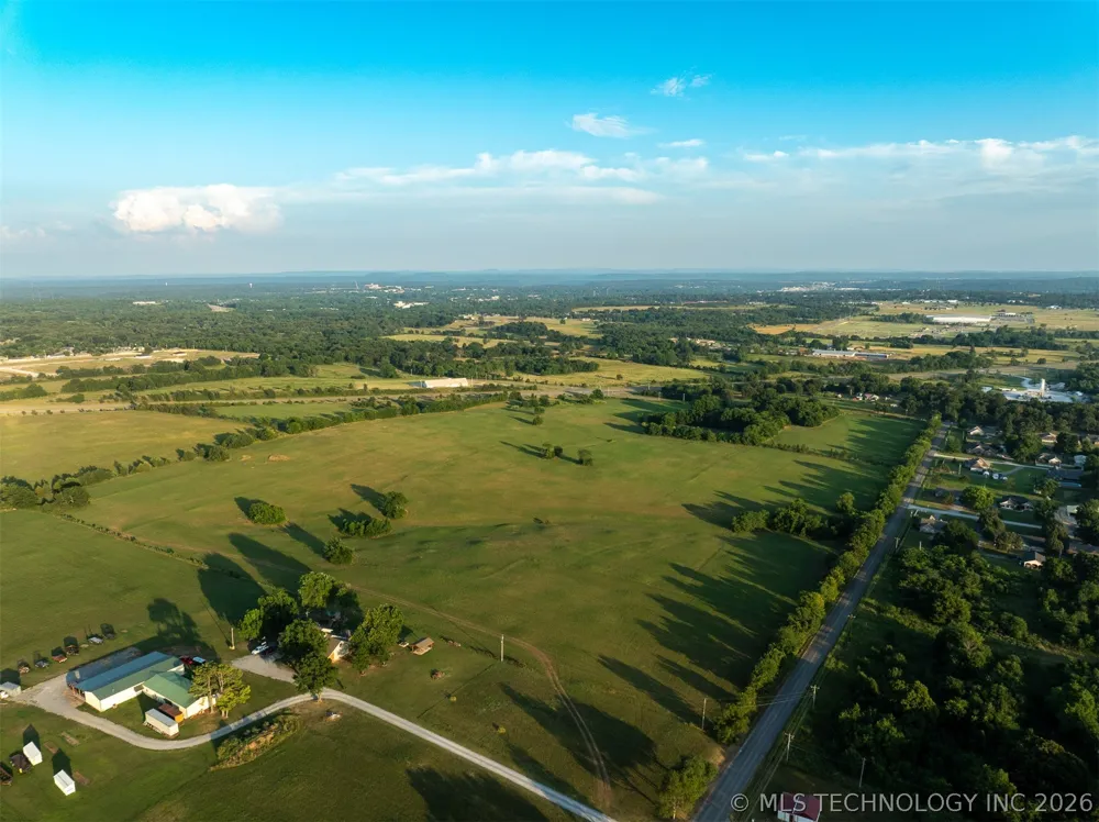 17022 W Grandview Road Tahlequah, OK 74464