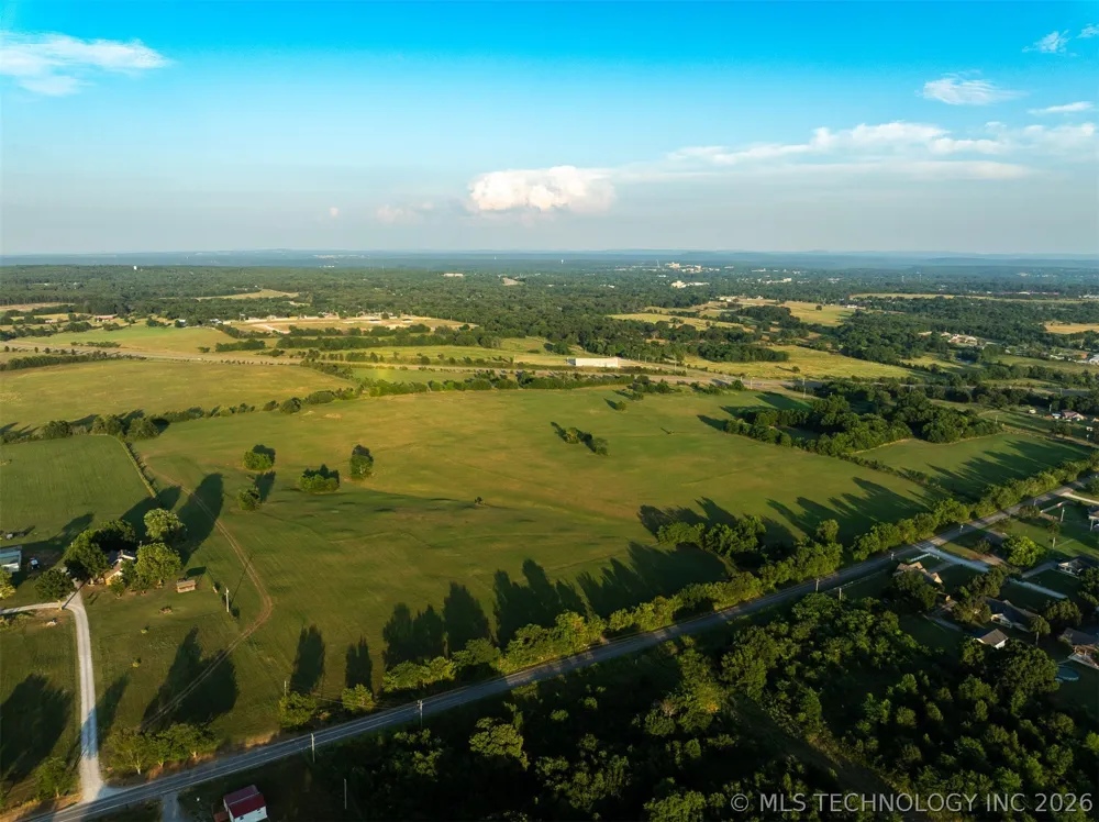 17022 W Grandview Road Tahlequah, OK 74464