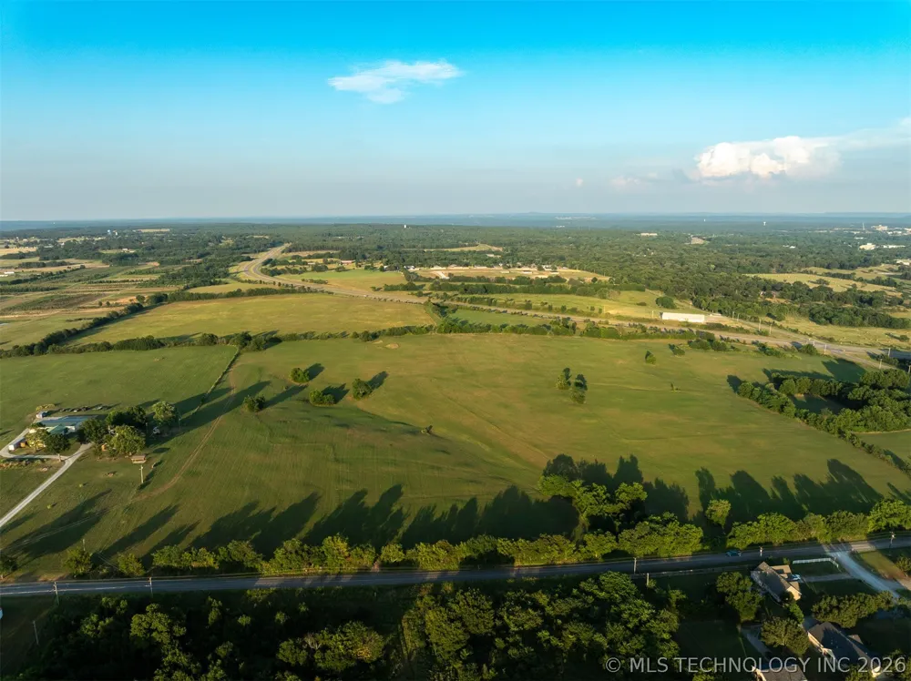 17022 W Grandview Road Tahlequah, OK 74464