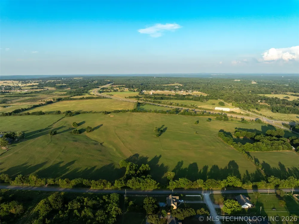 17022 W Grandview Road Tahlequah, OK 74464