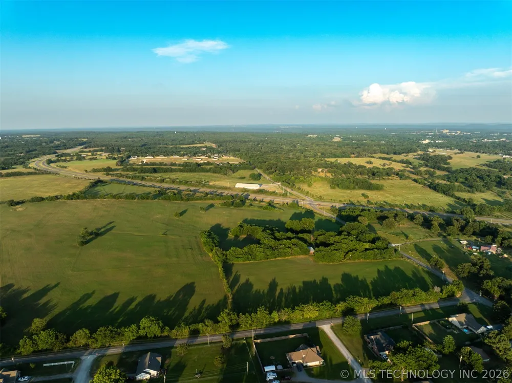 17022 W Grandview Road Tahlequah, OK 74464