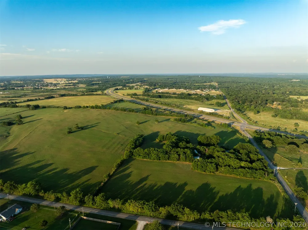 17022 W Grandview Road Tahlequah, OK 74464