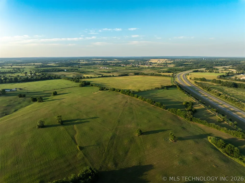 17022 W Grandview Road Tahlequah, OK 74464