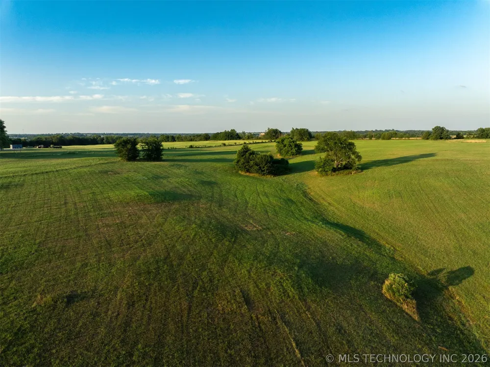 17022 W Grandview Road Tahlequah, OK 74464