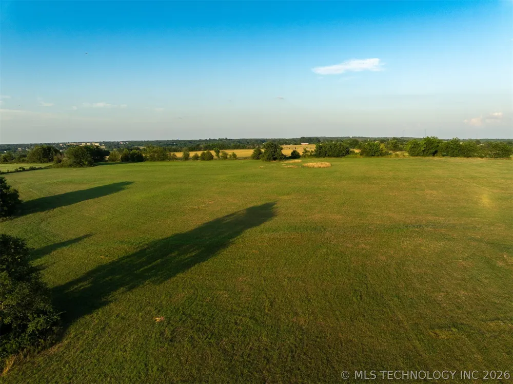 17022 W Grandview Road Tahlequah, OK 74464