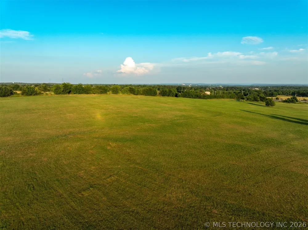 17022 W Grandview Road Tahlequah, OK 74464