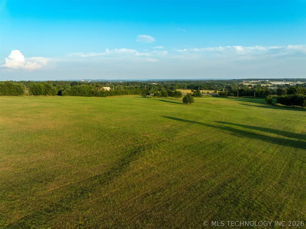 17022 W Grandview Road Tahlequah, OK 74464