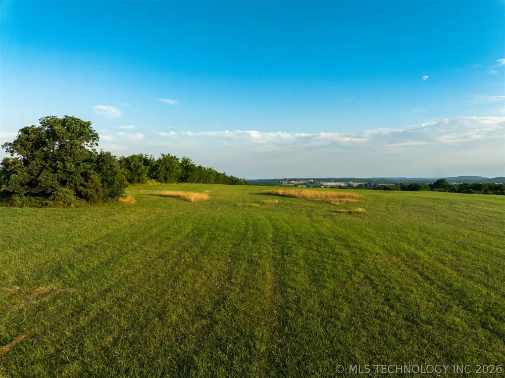 17022 W Grandview Road Tahlequah, OK 74464