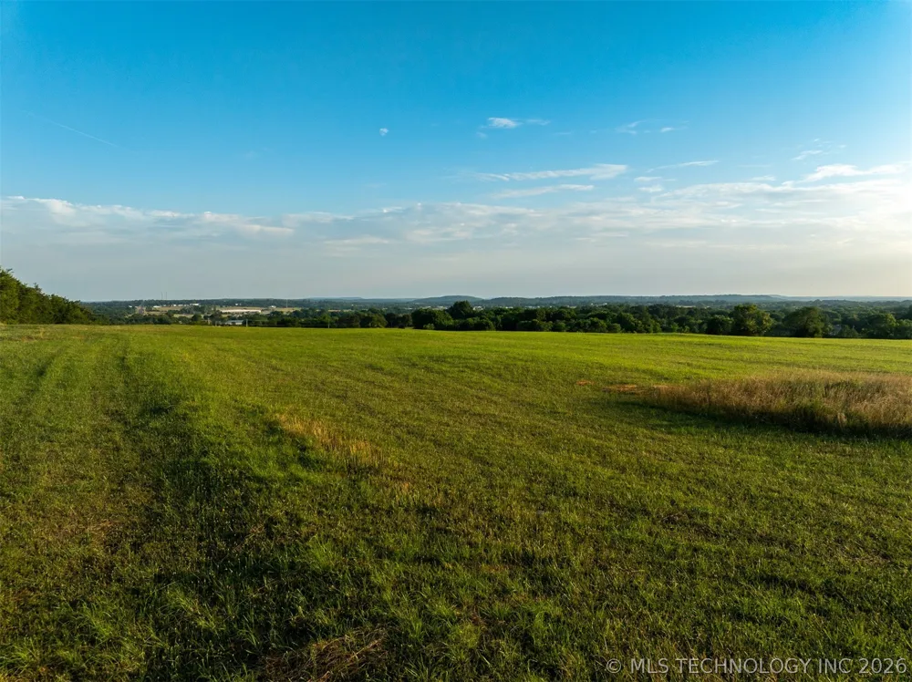 17022 W Grandview Road Tahlequah, OK 74464
