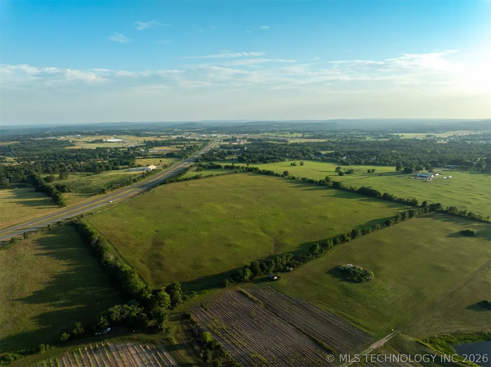17022 W Grandview Road Tahlequah, OK 74464