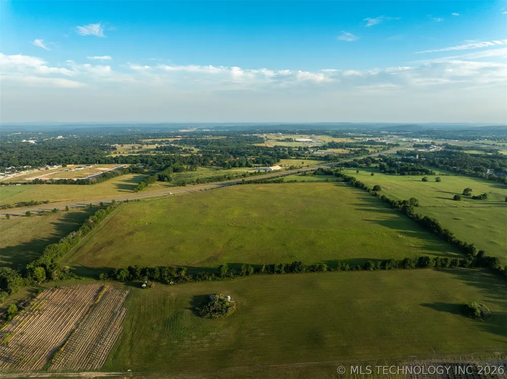 17022 W Grandview Road Tahlequah, OK 74464