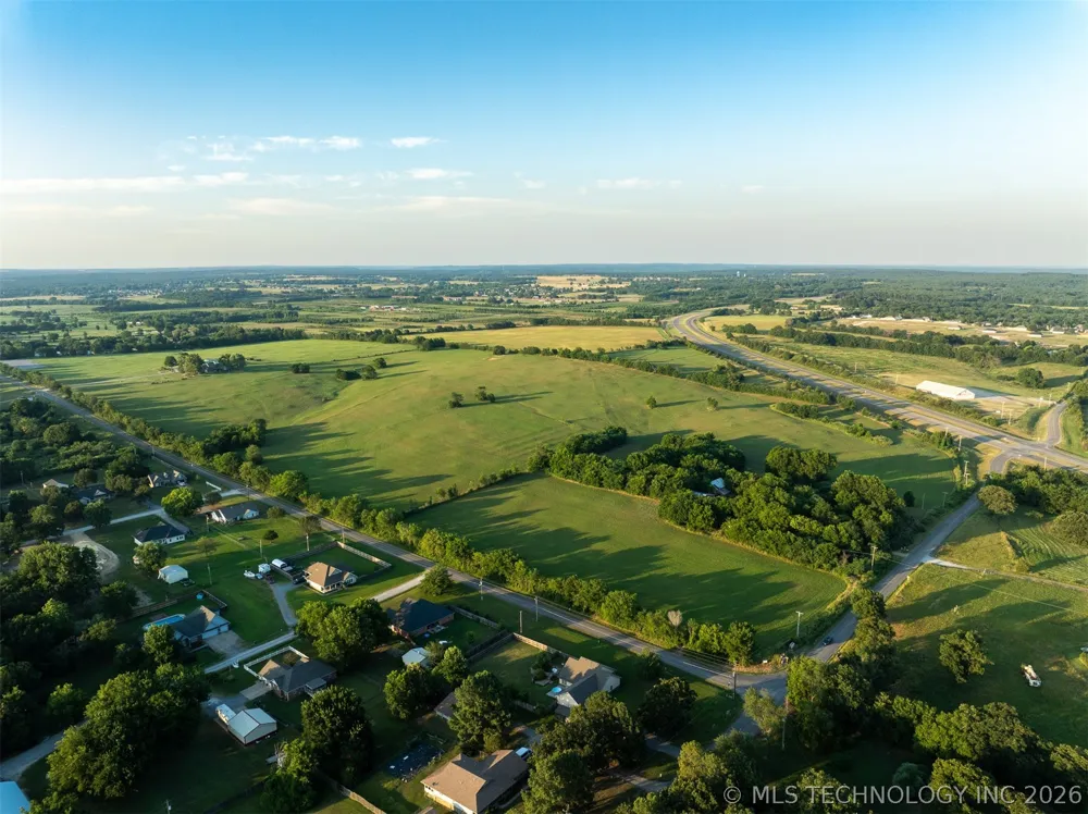 17022 W Grandview Road Tahlequah, OK 74464
