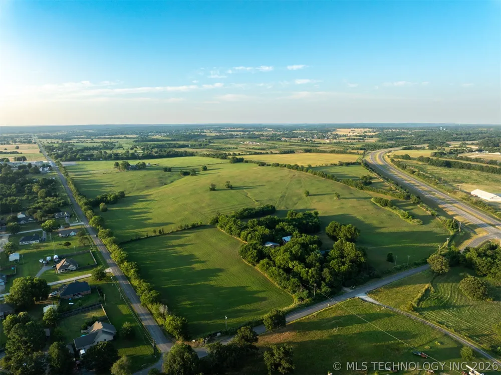 17022 W Grandview Road Tahlequah, OK 74464