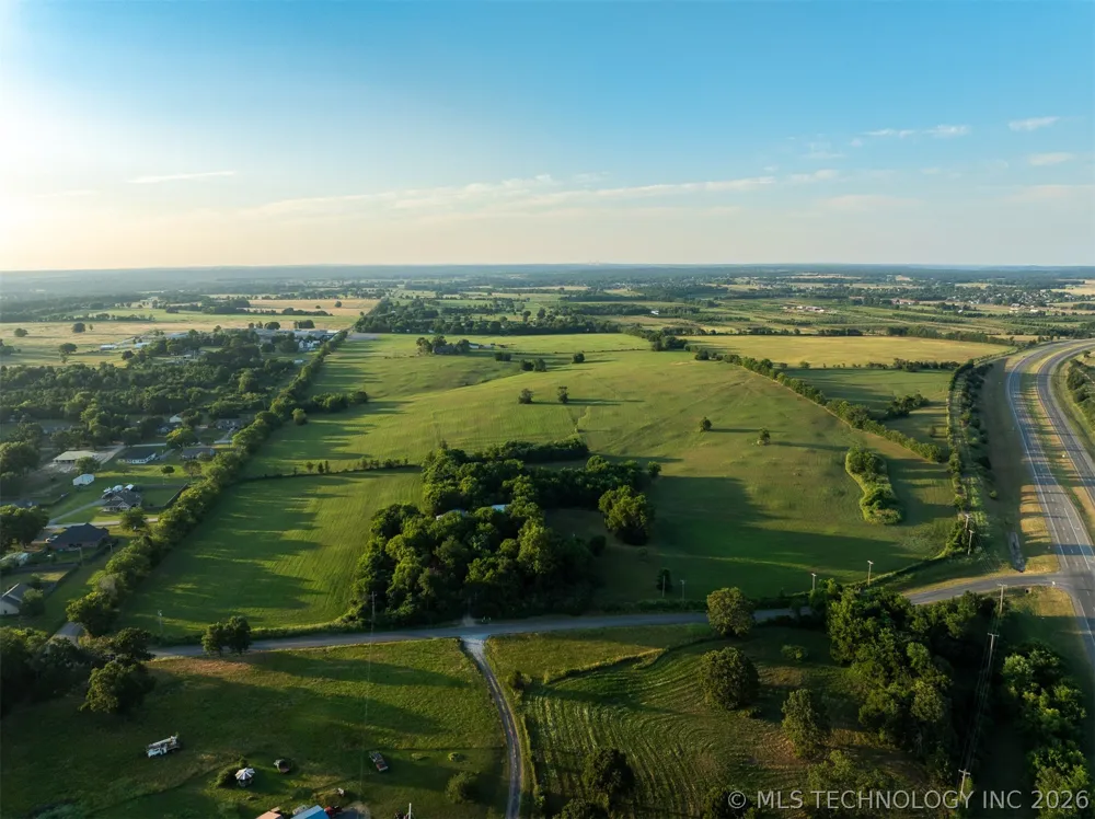 17022 W Grandview Road Tahlequah, OK 74464