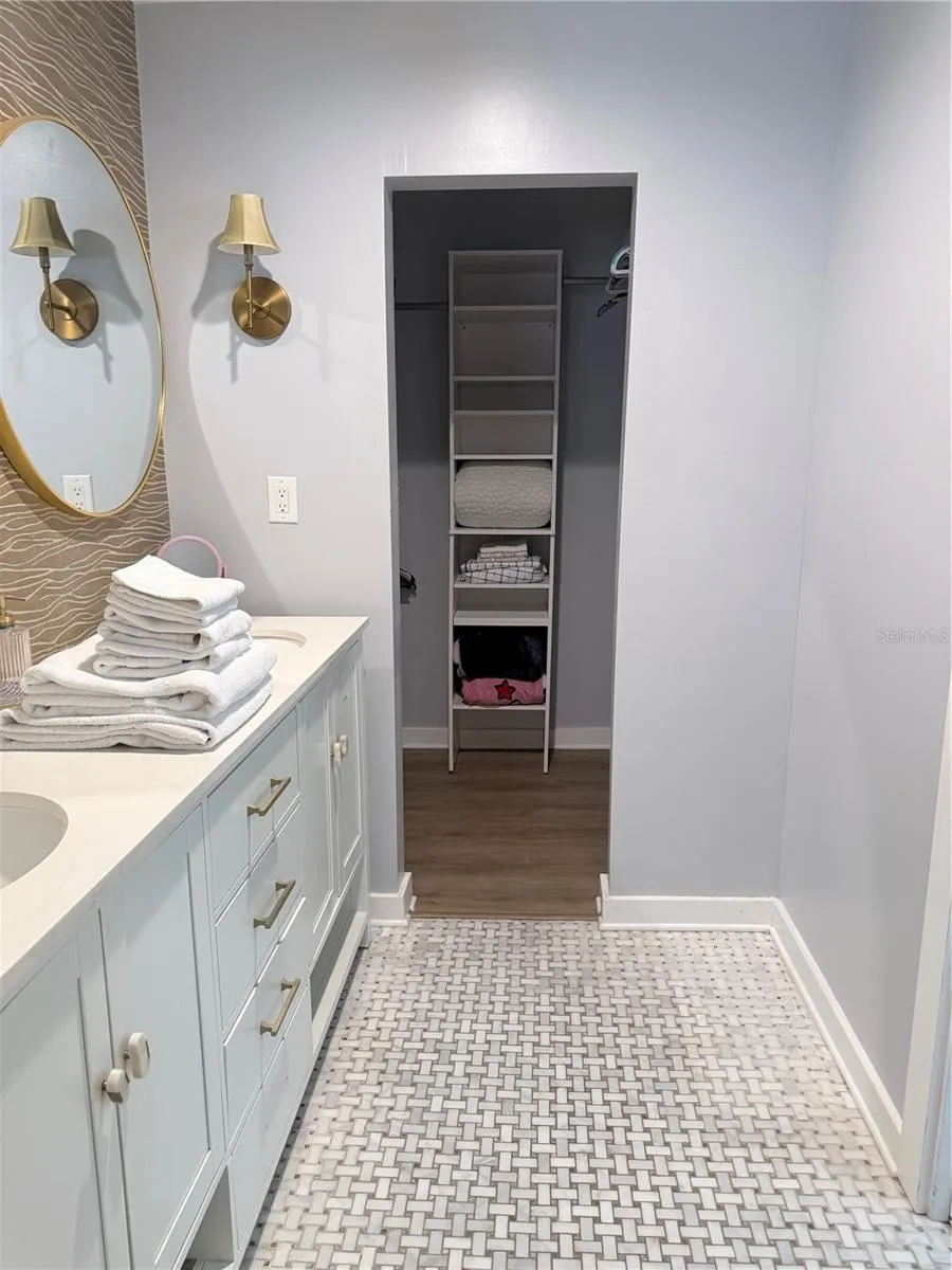 1243 DINGENS AVENUE Windermere, FL 34786