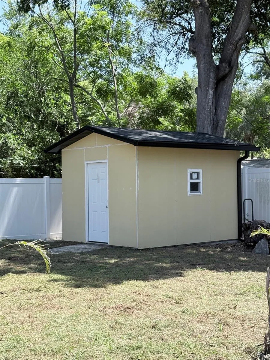 1243 DINGENS AVENUE Windermere, FL 34786