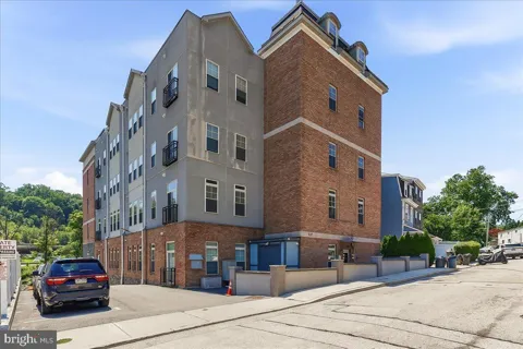 537 APPLE STREET #101
