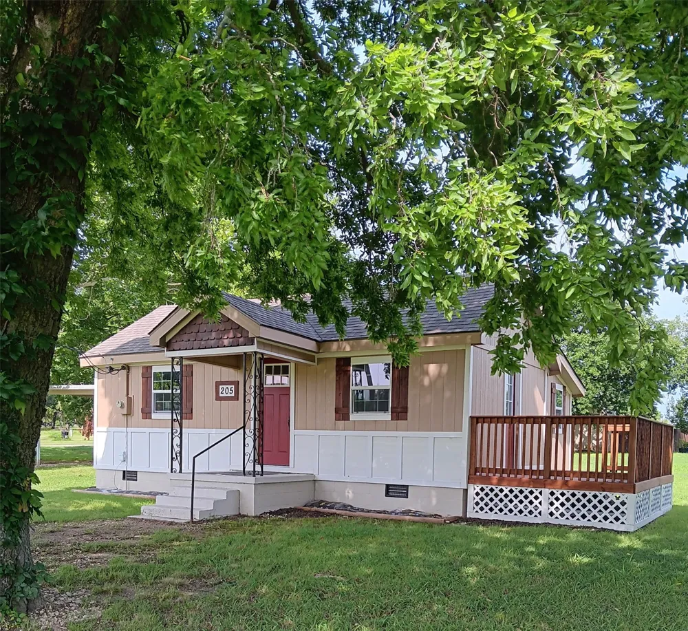 205 S Main Kingston, OK 73439