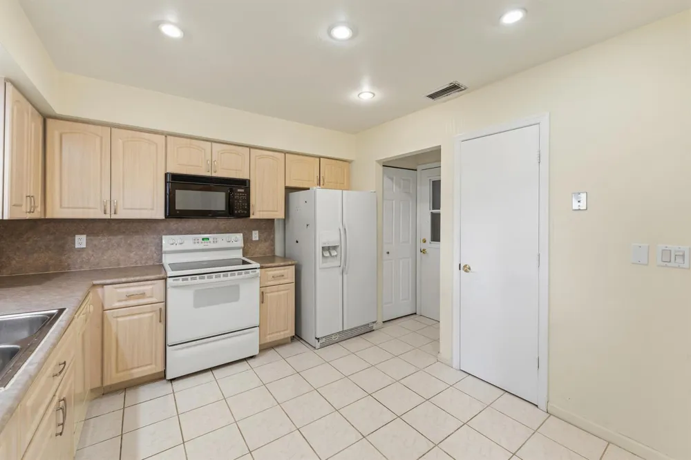4675 ROBINWOOD CIRCLE #A Boynton Beach, FL 33436