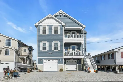 385 Kingfisher Road