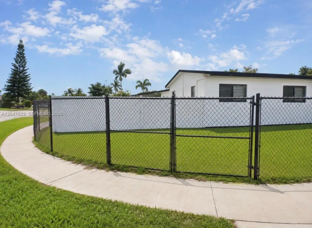 10955 SW 223rd St Miami, FL 33170