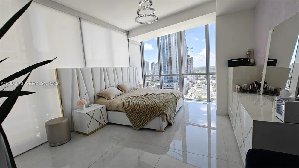 1100 Biscayne Blvd #2106 Miami, FL 33132
