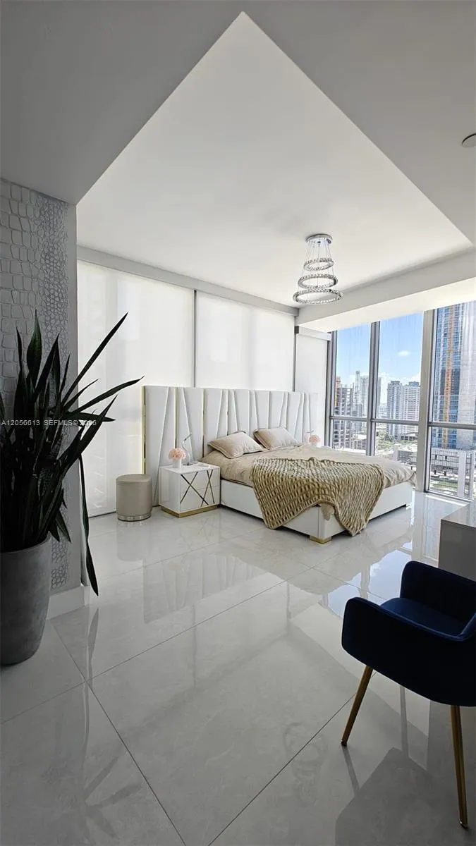 1100 Biscayne Blvd #2106 Miami, FL 33132