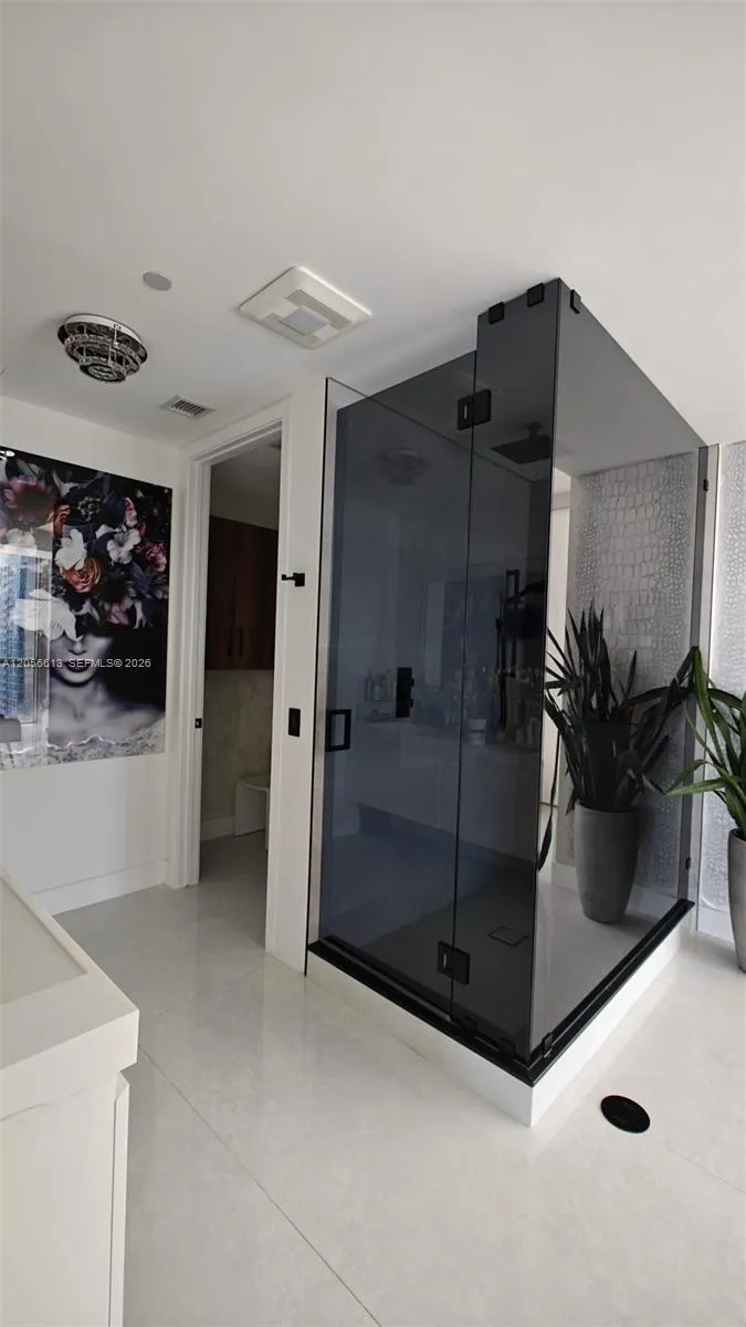 1100 Biscayne Blvd #2106 Miami, FL 33132