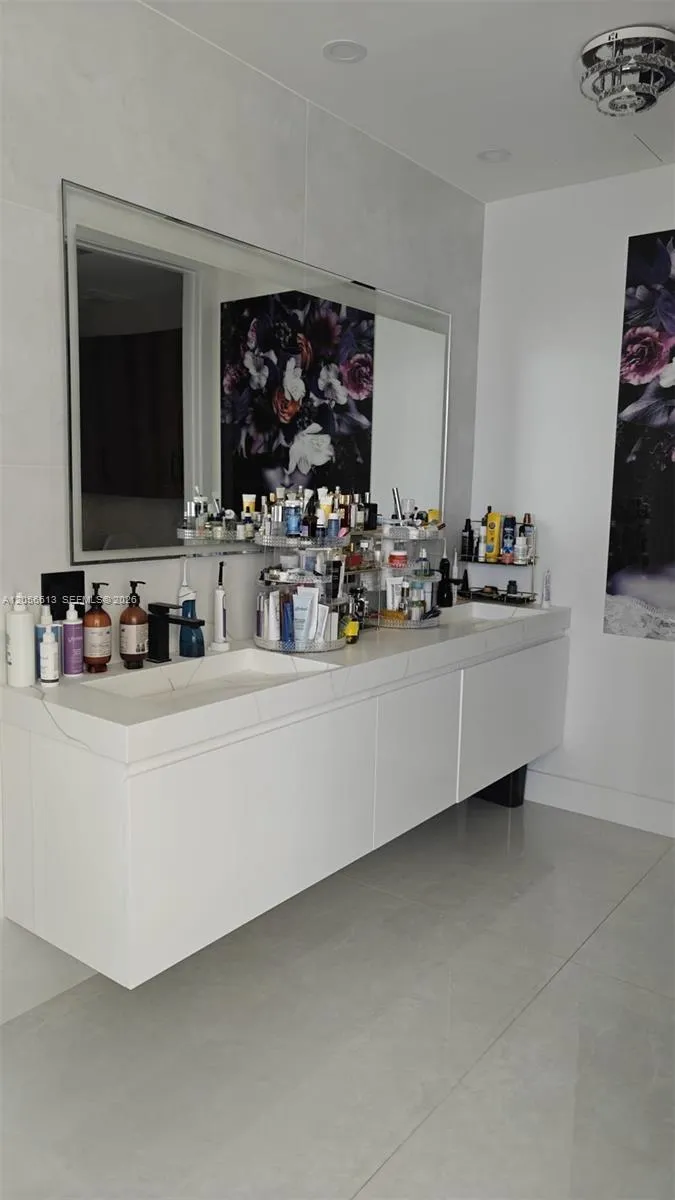 1100 Biscayne Blvd #2106 Miami, FL 33132