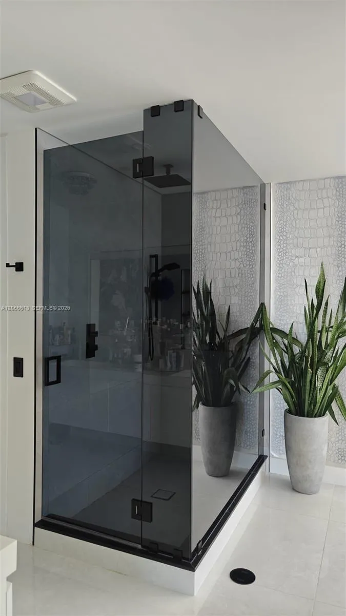 1100 Biscayne Blvd #2106 Miami, FL 33132