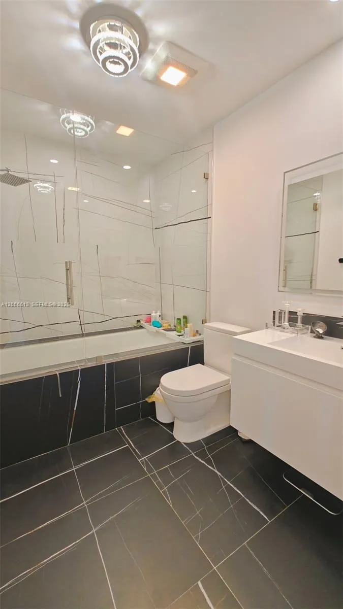 1100 Biscayne Blvd #2106 Miami, FL 33132