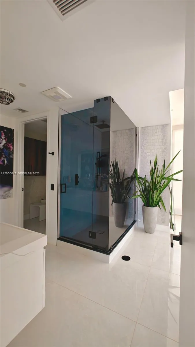 1100 Biscayne Blvd #2106 Miami, FL 33132