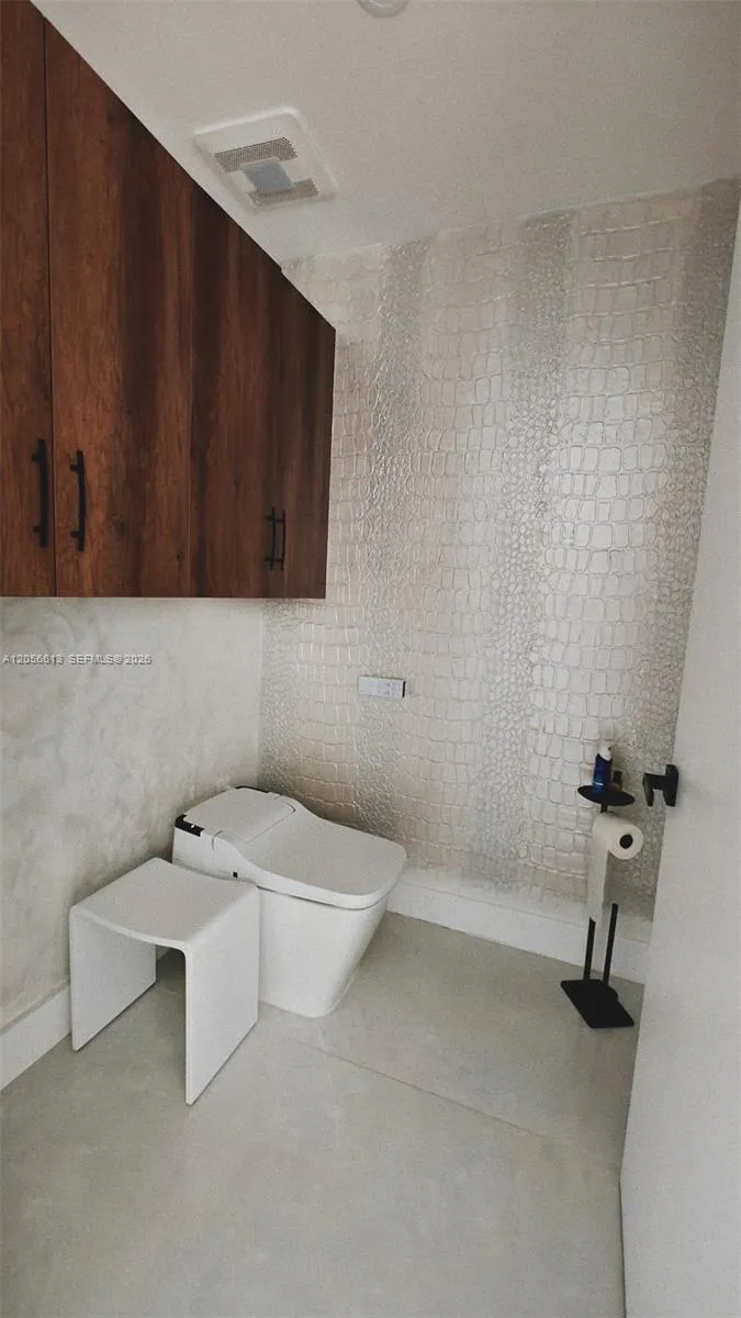 1100 Biscayne Blvd #2106 Miami, FL 33132