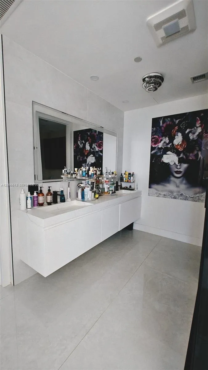 1100 Biscayne Blvd #2106 Miami, FL 33132