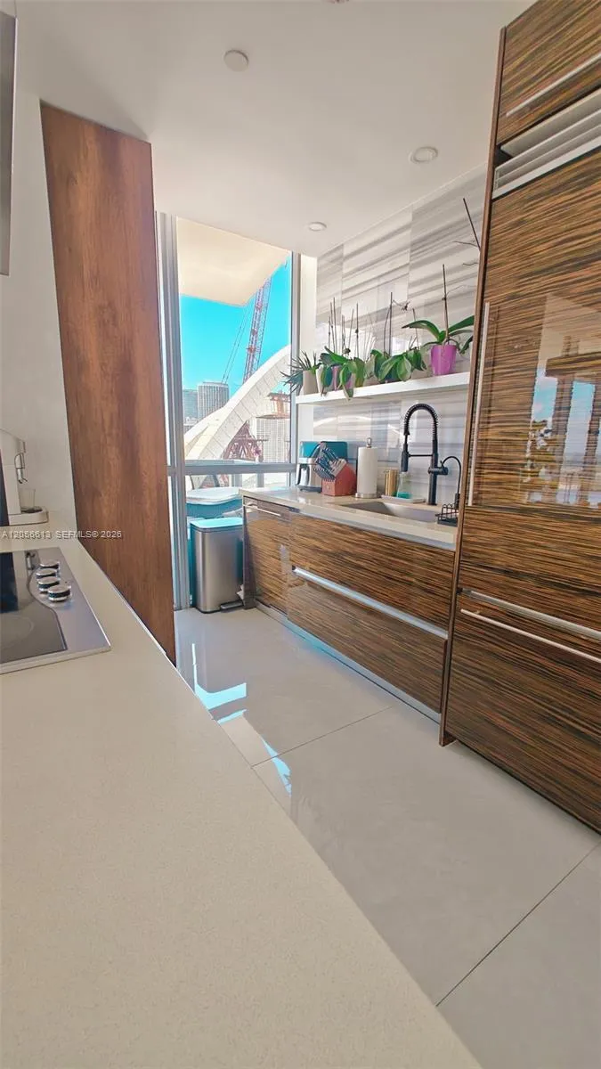 1100 Biscayne Blvd #2106 Miami, FL 33132