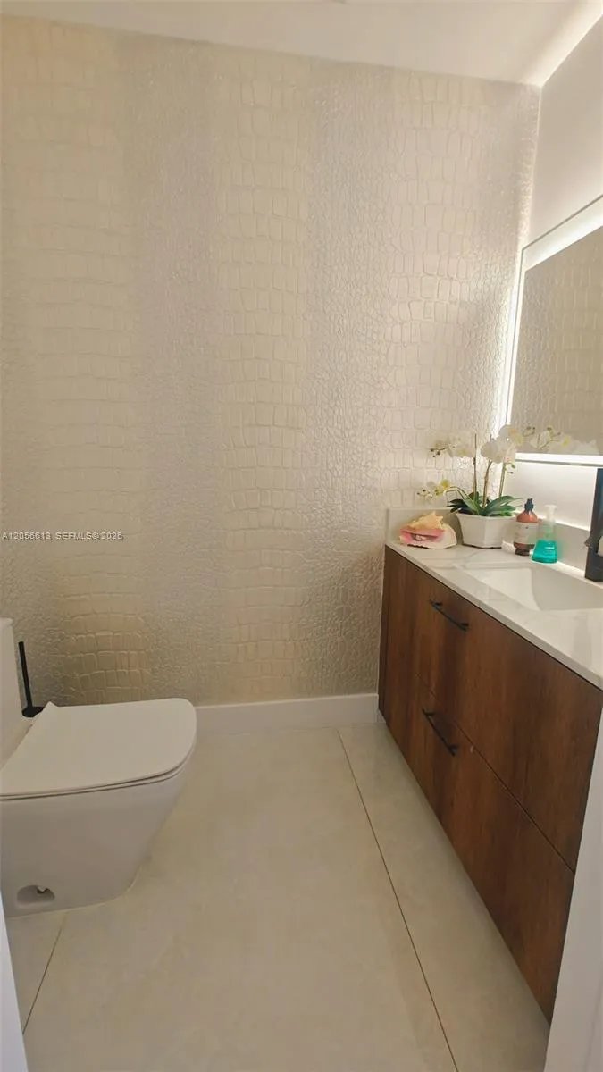 1100 Biscayne Blvd #2106 Miami, FL 33132