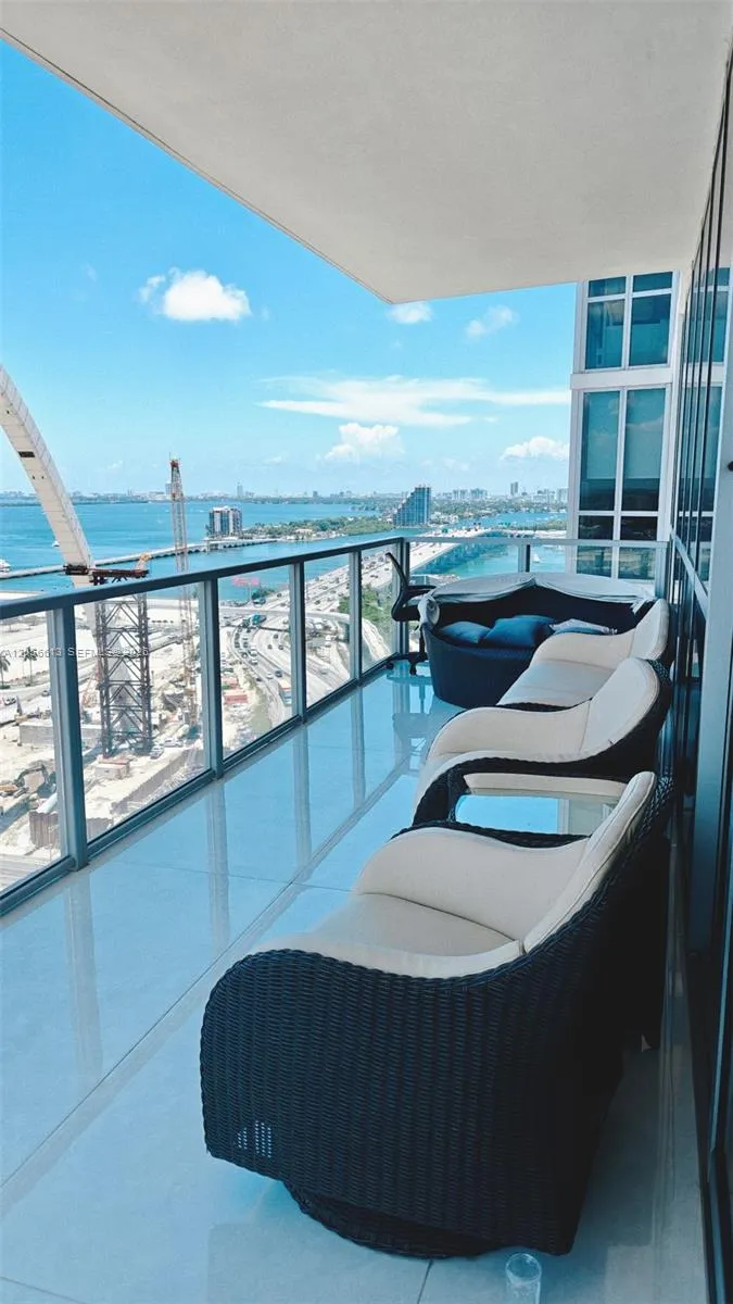 1100 Biscayne Blvd #2106 Miami, FL 33132