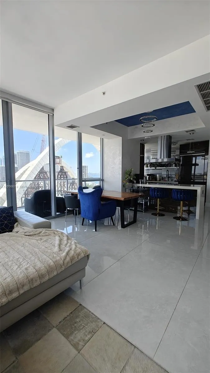 1100 Biscayne Blvd #2106 Miami, FL 33132