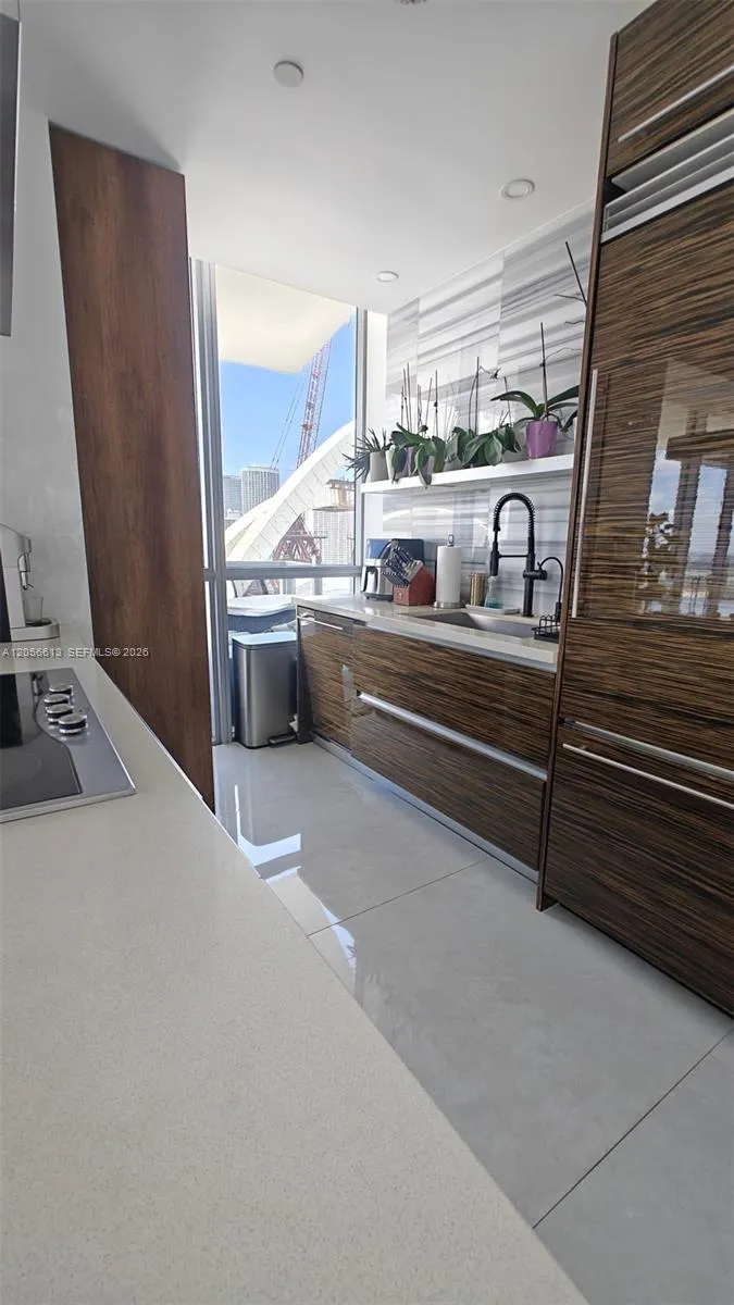 1100 Biscayne Blvd #2106 Miami, FL 33132