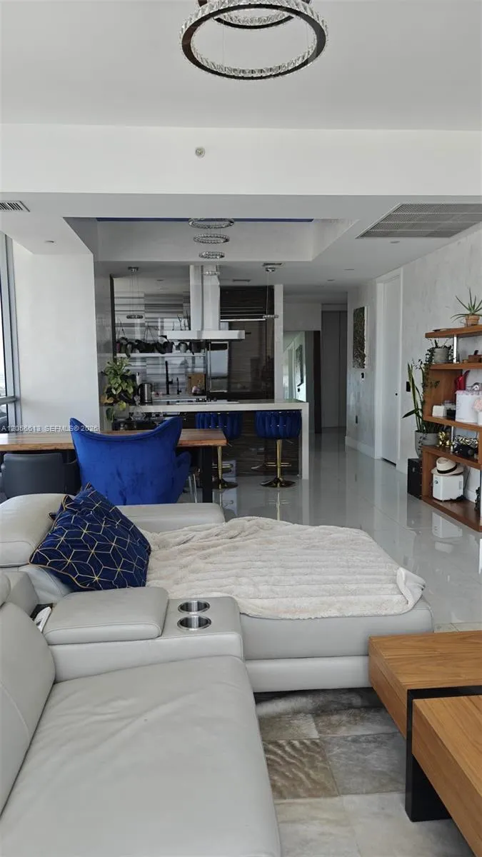 1100 Biscayne Blvd #2106 Miami, FL 33132