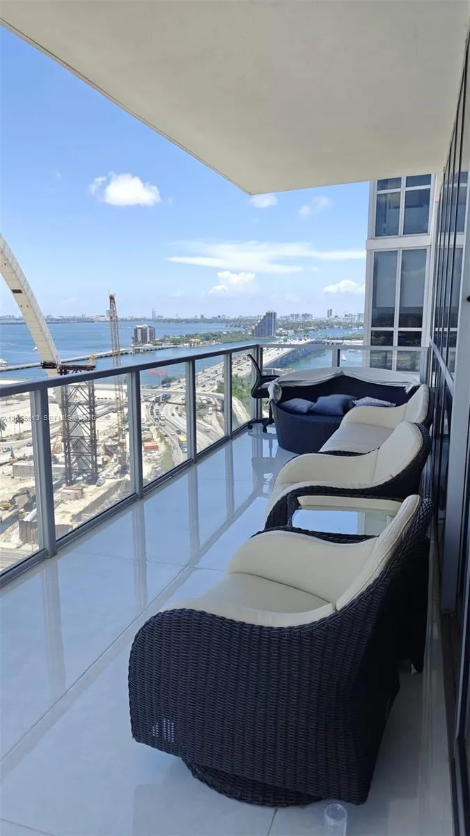 1100 Biscayne Blvd #2106 Miami, FL 33132