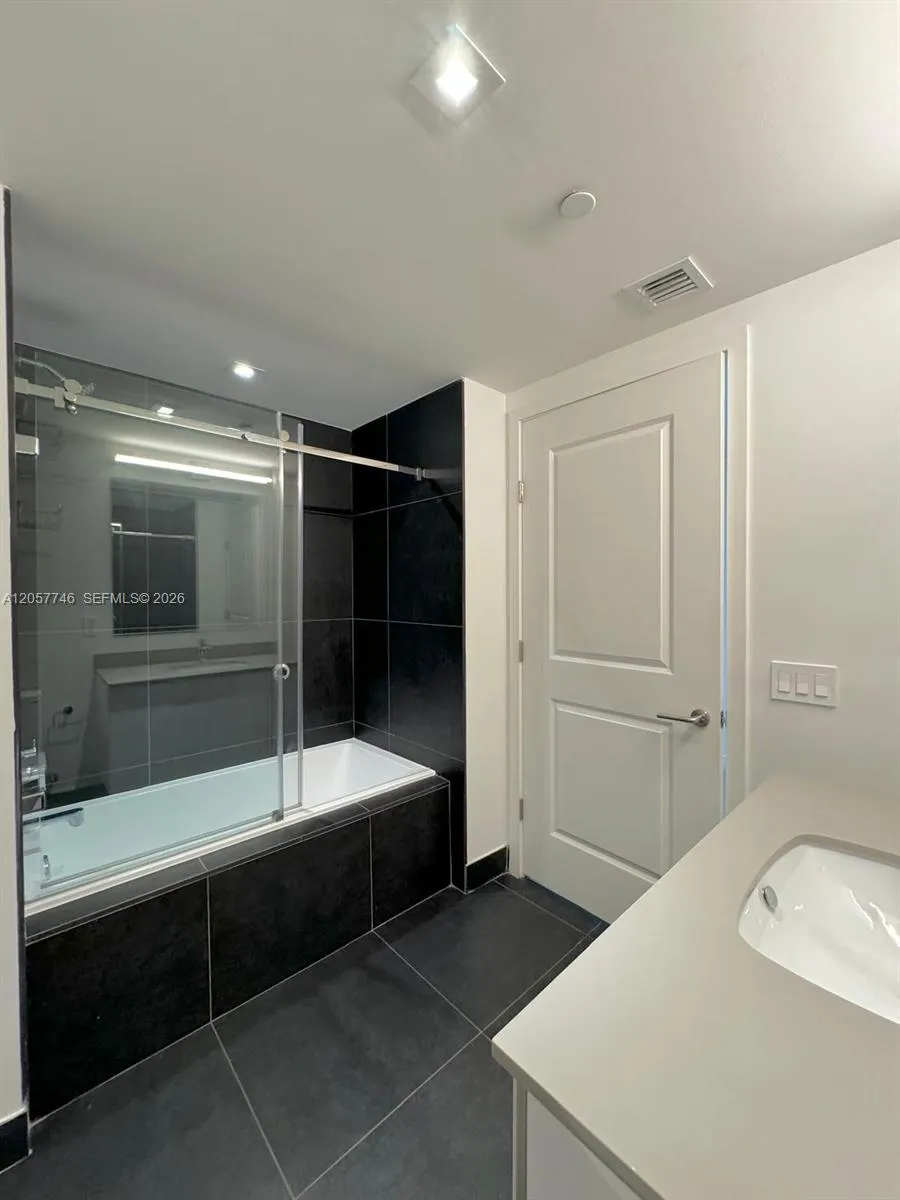 1600 NE 1st Ave #2611 Miami, FL 33132