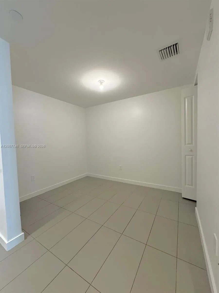 1600 NE 1st Ave #2611 Miami, FL 33132