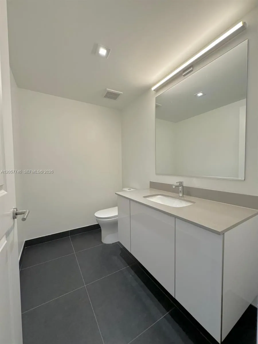 1600 NE 1st Ave #2611 Miami, FL 33132