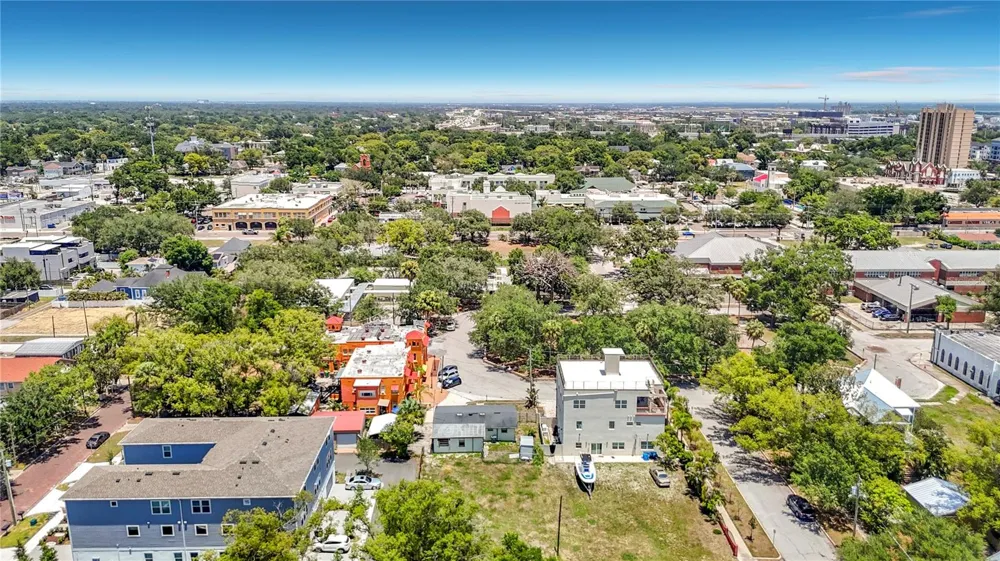 2304 HIGHLAND AVENUE Tampa, FL 33602