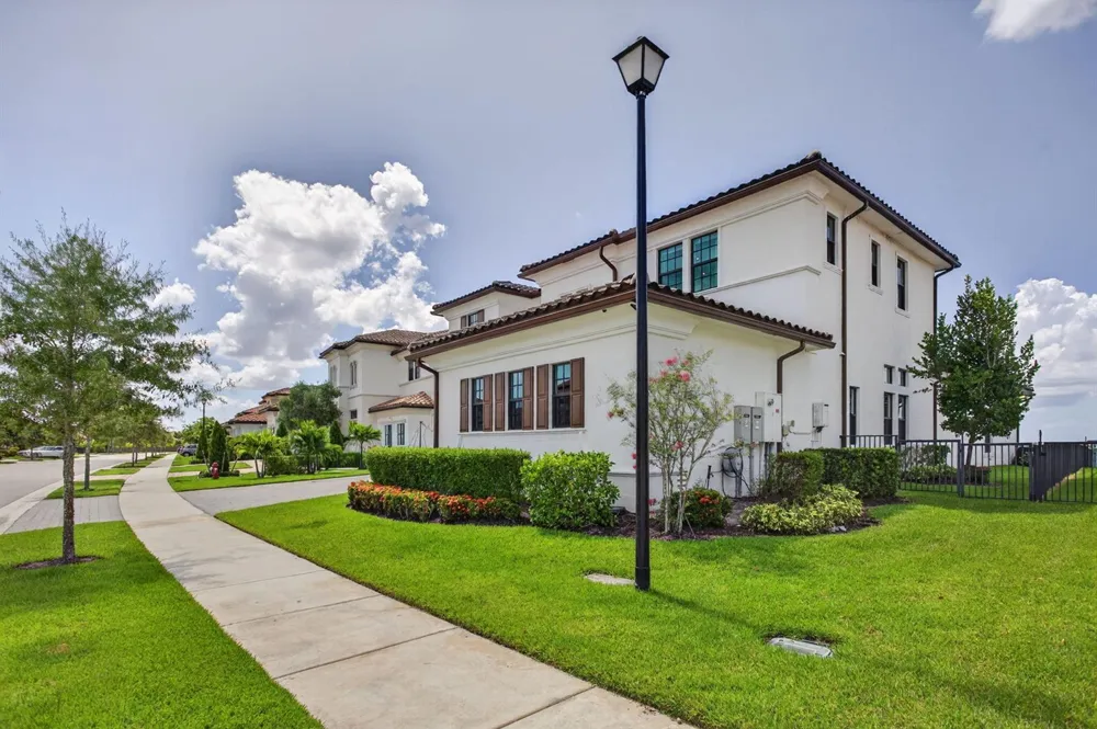 12450 PARKLAND BAY TRAIL Parkland, FL 33076