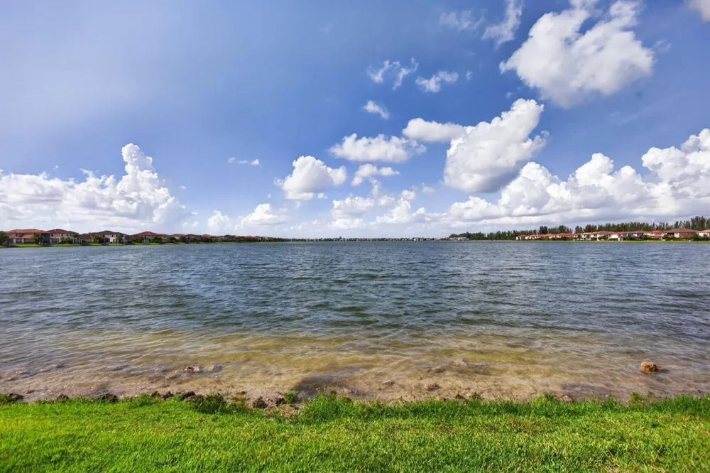 12450 PARKLAND BAY TRAIL Parkland, FL 33076