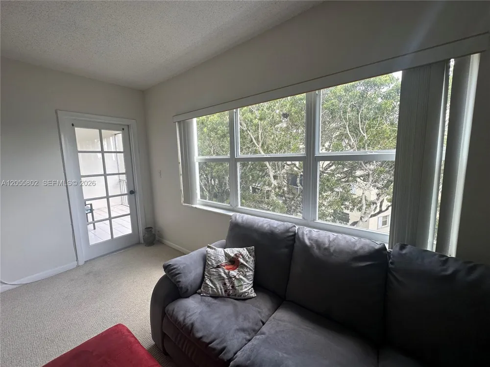 6731 Cypress Rd #301 Plantation, FL 33317