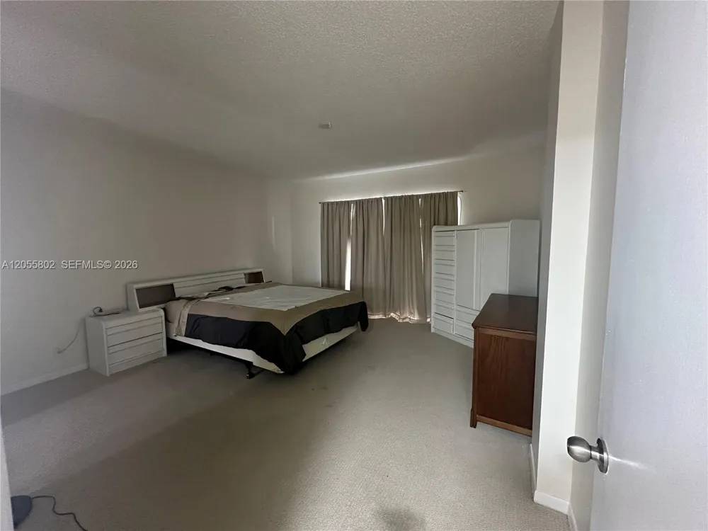 6731 Cypress Rd #301 Plantation, FL 33317